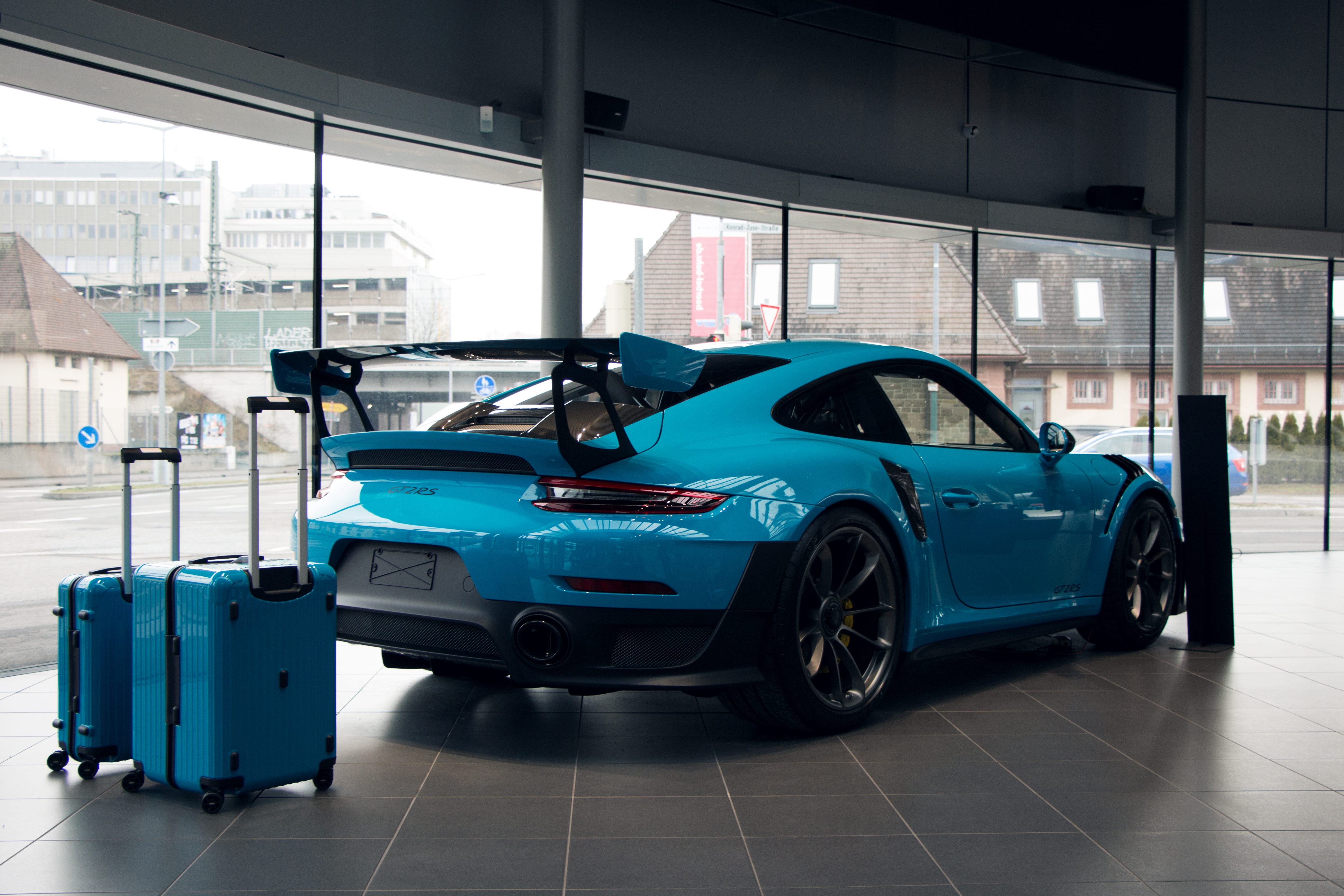 Miami Blue Porsche 991 911 GT2RS